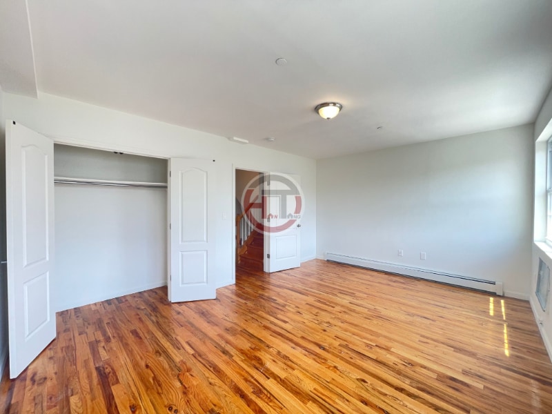 Building Photo - 1111 Adee Ave