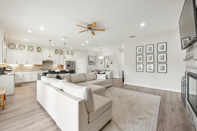 Building Photo - 7805 Pebble Beach Dr