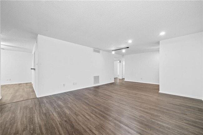 Building Photo - 58 Arbor End