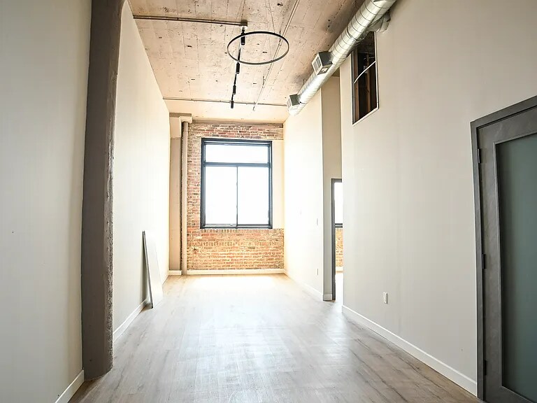 Building Photo - 2201 Castor Ave