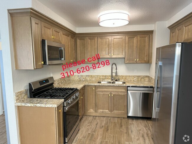 Building Photo - 1545 W 207th St