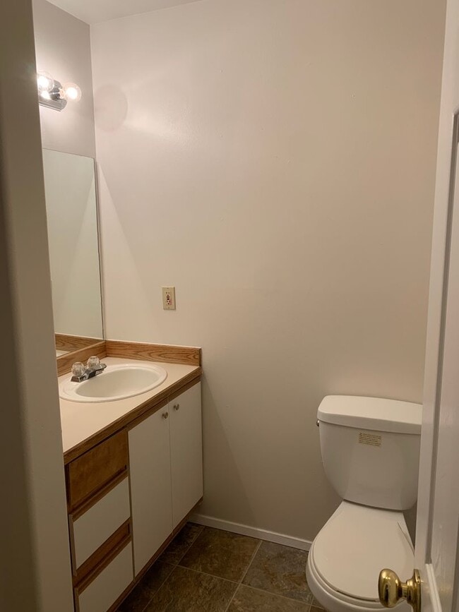 Building Photo - Great Duplex in SW Redmond