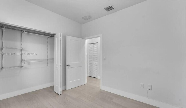 Building Photo - 4817 E 9th Ln