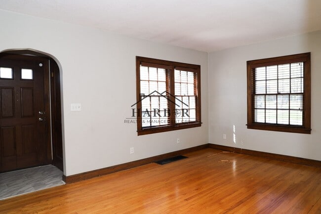 Building Photo - 3 Bedroom Single Family Home in SE Rochest...