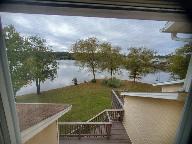 Building Photo - 450 Lands End Rd