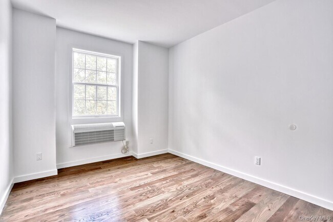 Building Photo - 962 US-9W