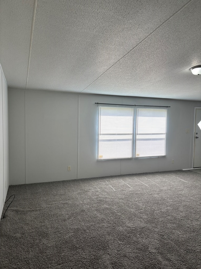 Building Photo - 70 Kiwi Ct