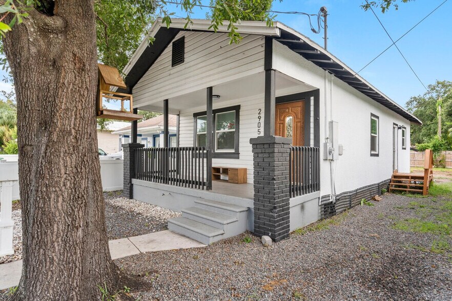 Building Photo - 2213 E 18th Ave