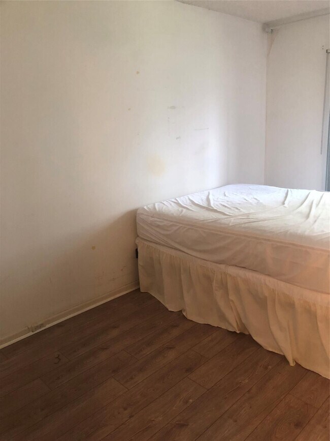 Building Photo - 151 SW 135th Terrace