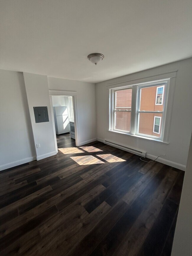 Building Photo - 1A Hitchcock Rd