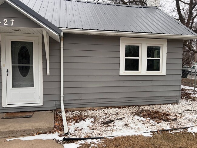 Building Photo - 2 bedroom home in Boone, fenced in yard, great for families!