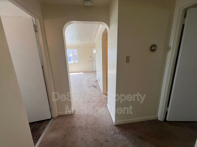 Building Photo - 1123 Clippert St