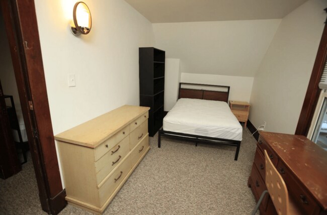 Building Photo - 905 Sybil-905SYB