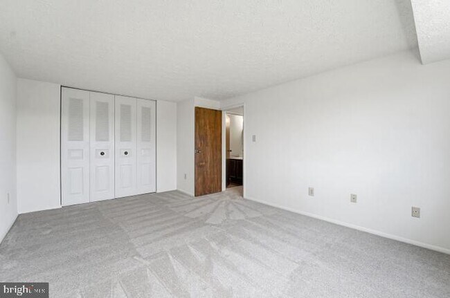 Building Photo - 997 Heather Ridge Dr