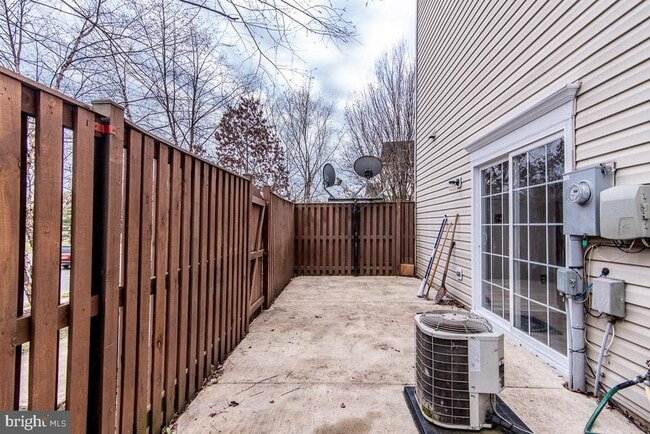 Building Photo - 7700 Duneiden Ln