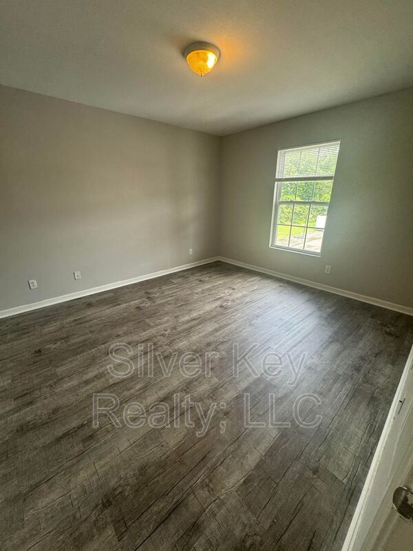 Building Photo - 236 Willow Creek Drive