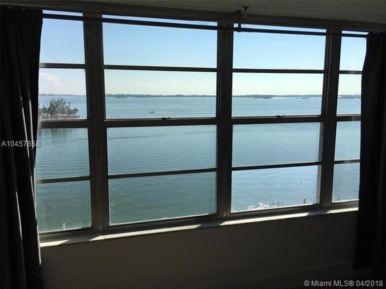 Building Photo - 905 Brickell Bay Dr