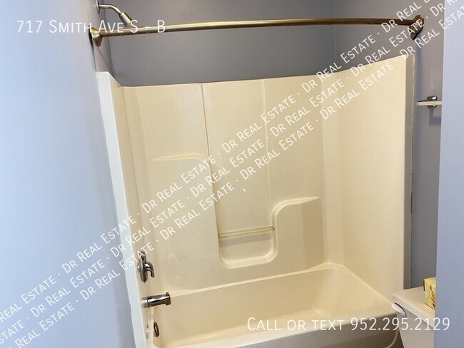 Building Photo - 717 Smith Ave S