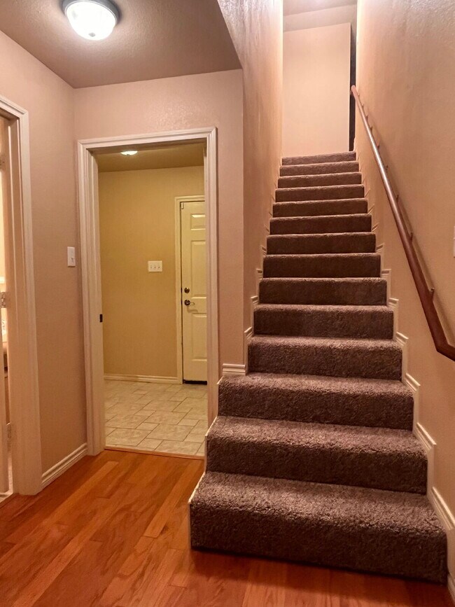 Building Photo - Gated Entry 5 bedroom, 3.5 Bath Home on 16+ Acres in Cleburne - Bring your horses and cattle!