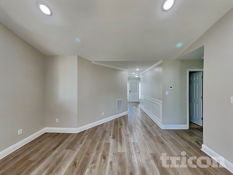 Building Photo - 6745 Biscayne