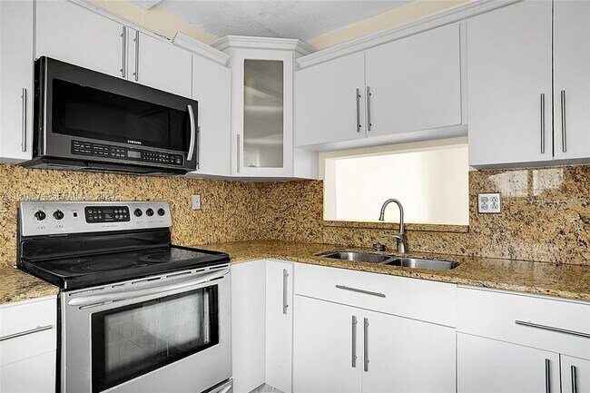 Building Photo - 8500 SW 133rd Avenue Rd