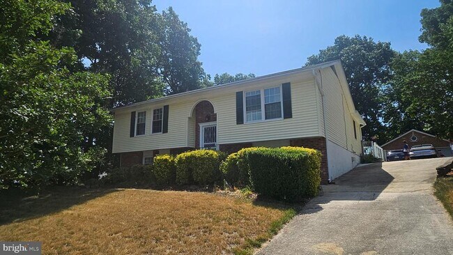 Building Photo - 1511 Jomar Dr