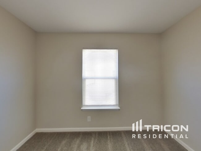 Building Photo - 8018 Bach Dr