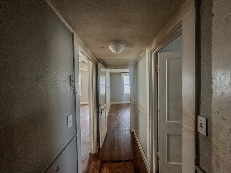 Building Photo - 1912 20th St