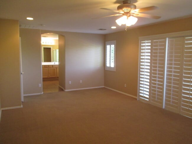Building Photo - Beautiful Gilbert Home w/2 Master Bedrooms...