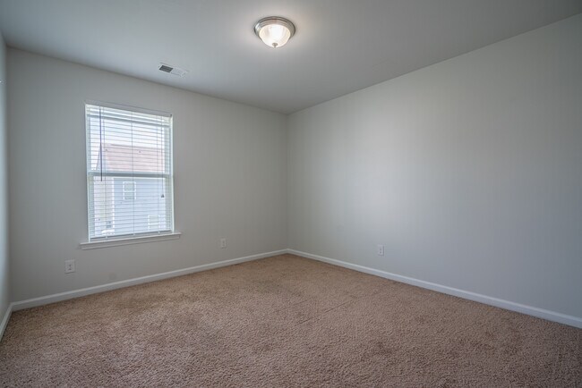 Building Photo - 135 Davila St