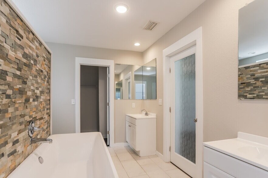 Building Photo - 7035 62nd Way N