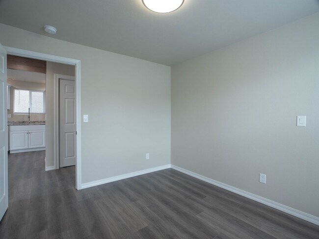 Building Photo - 1314 W Mallon Ave