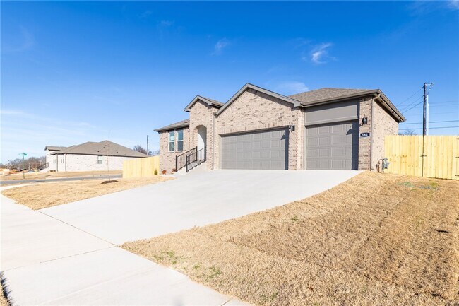 Building Photo - 581 Crystal Drive