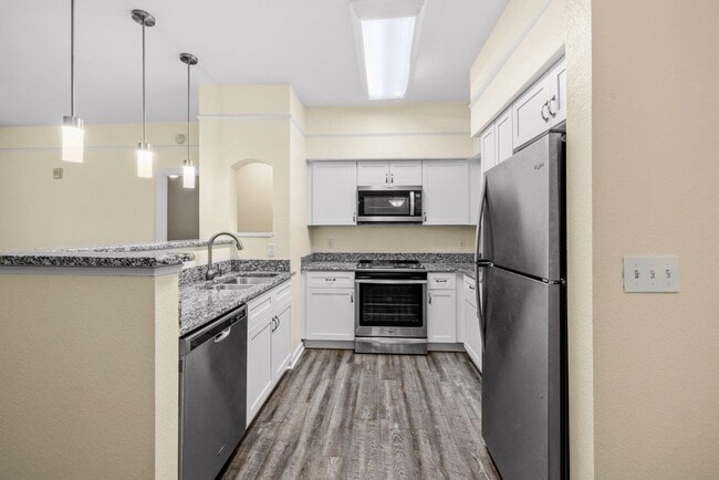 Building Photo - 2801 Chancellorsville Dr