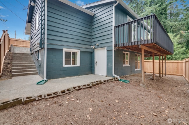 Building Photo - Private Property 2 BD, 2 BATH House!