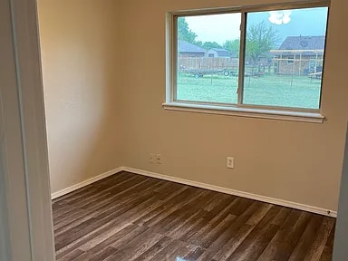 Building Photo - 1006 Tyler Ave NW