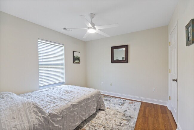 Building Photo - 2 bed, 2 bath, Furnished for Short Term Le...