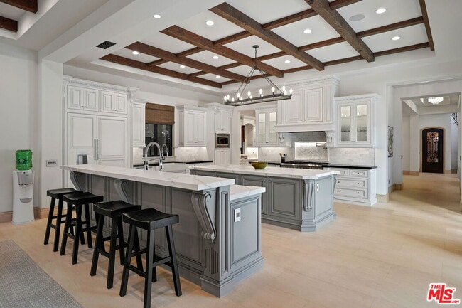 Building Photo - 20101 SW Cypress St