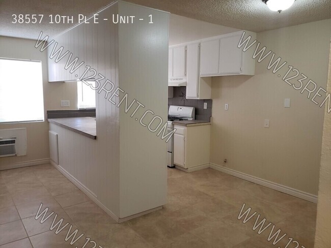 Building Photo - 1BD/ 1BTH 1ST FLOOR APT EAST PALMDALE