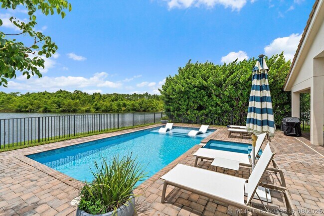 Building Photo - 518 Carrara Ct