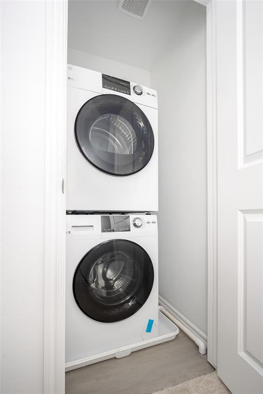 Building Photo - 2023 Delphine Dr