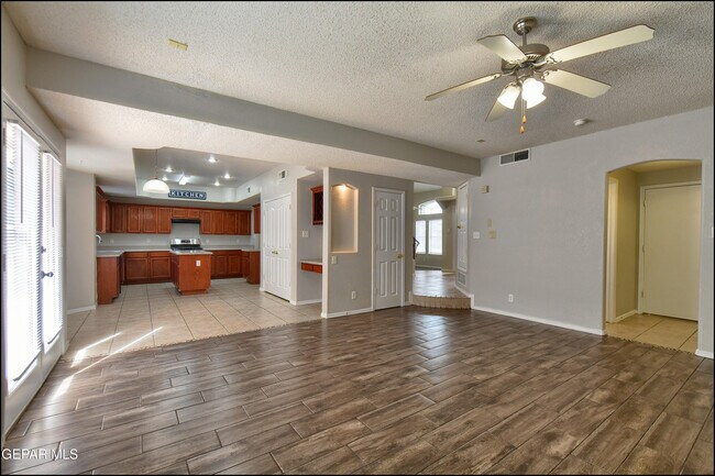 Building Photo - 3057 Tierra Mina Dr