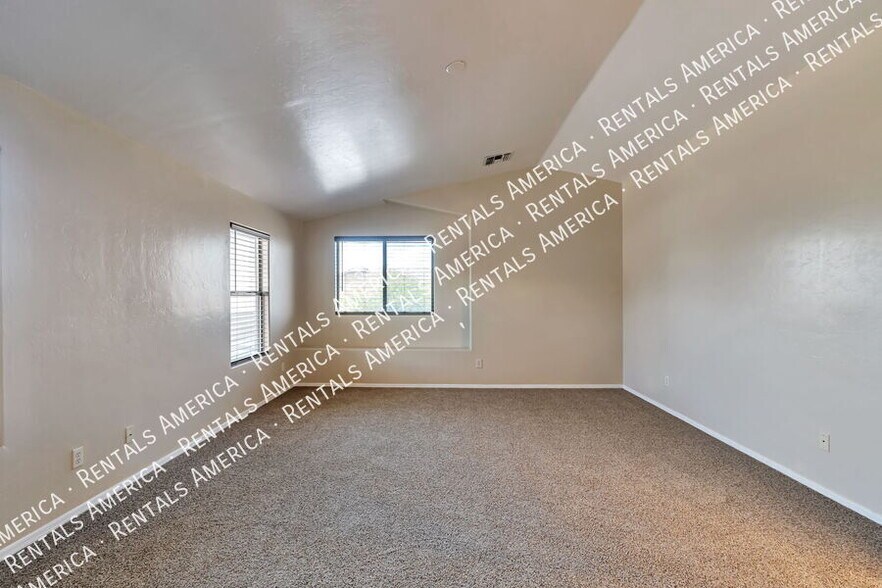 Building Photo - 10813 S Bear Table Tank Dr