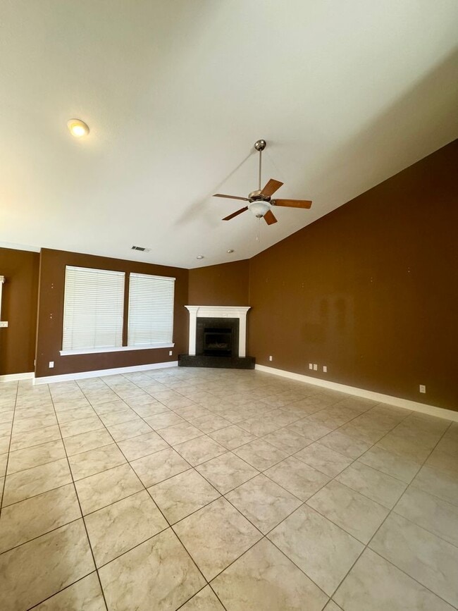 Building Photo - 518 Castenda Dr
