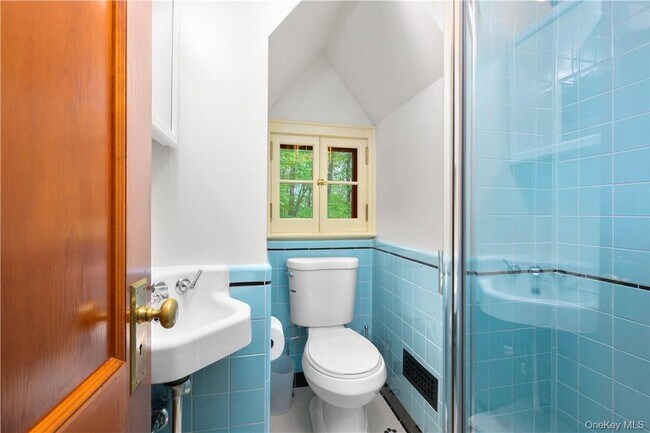 Building Photo - 77 Lake Dr