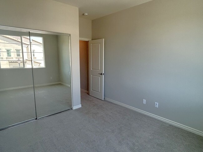 Building Photo - ARLETTA WAY FULLERTON 92835  (3 BED / 2.5 BATH)