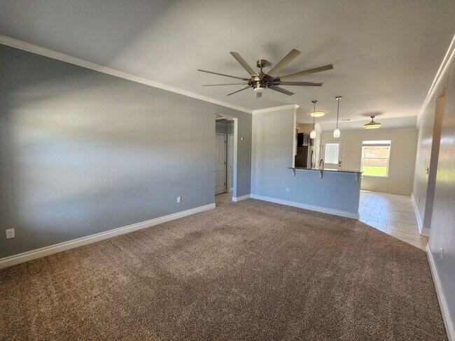 Building Photo - 3 bed, 2 bath home in Shawnee!