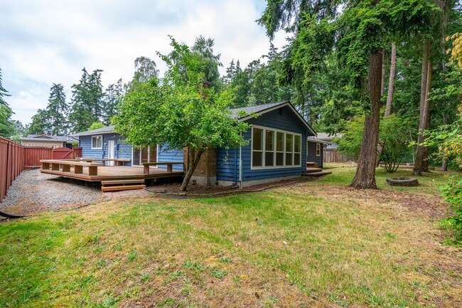 Building Photo - Newly Renovated 3 Bedroom in Oak Harbor