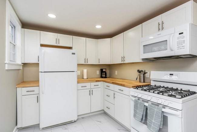 Building Photo - Charming, Fully Furnished Kenwick Rental | $1,500/mo – Utilities Included