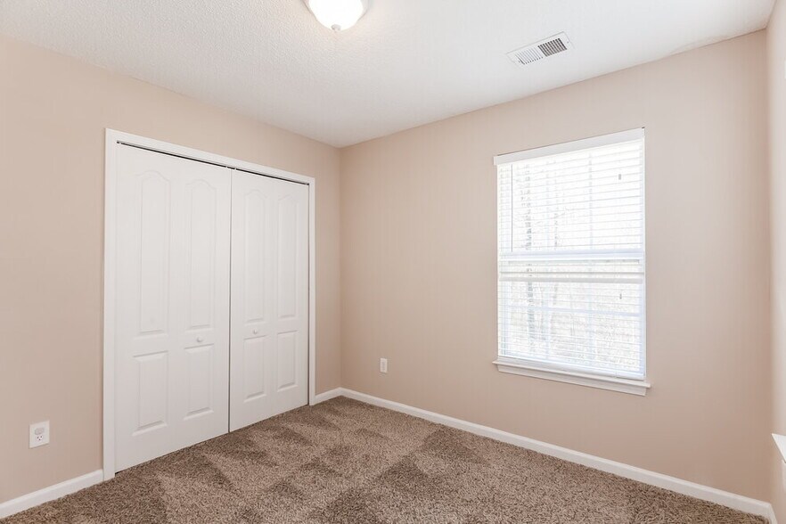Building Photo - 6839 Brachnell View Dr